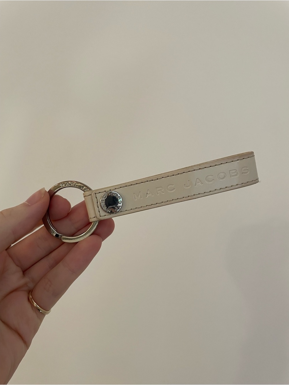 MARC JACOBS Cream Glossy Key Fob Strap